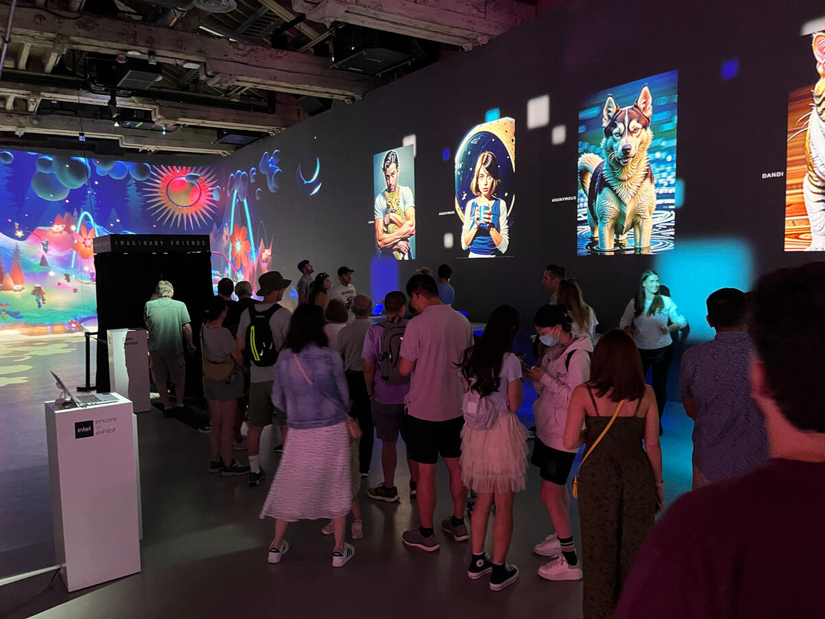 A constant lineup for the photobooth during the entirety of the show. Over 2000 people (1/3 of all attendees) engaged with the booth in 7 days.